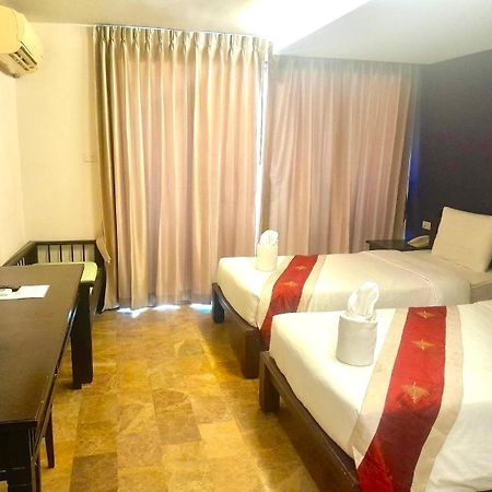 All Together Suite Hotel Bangkok Exterior foto