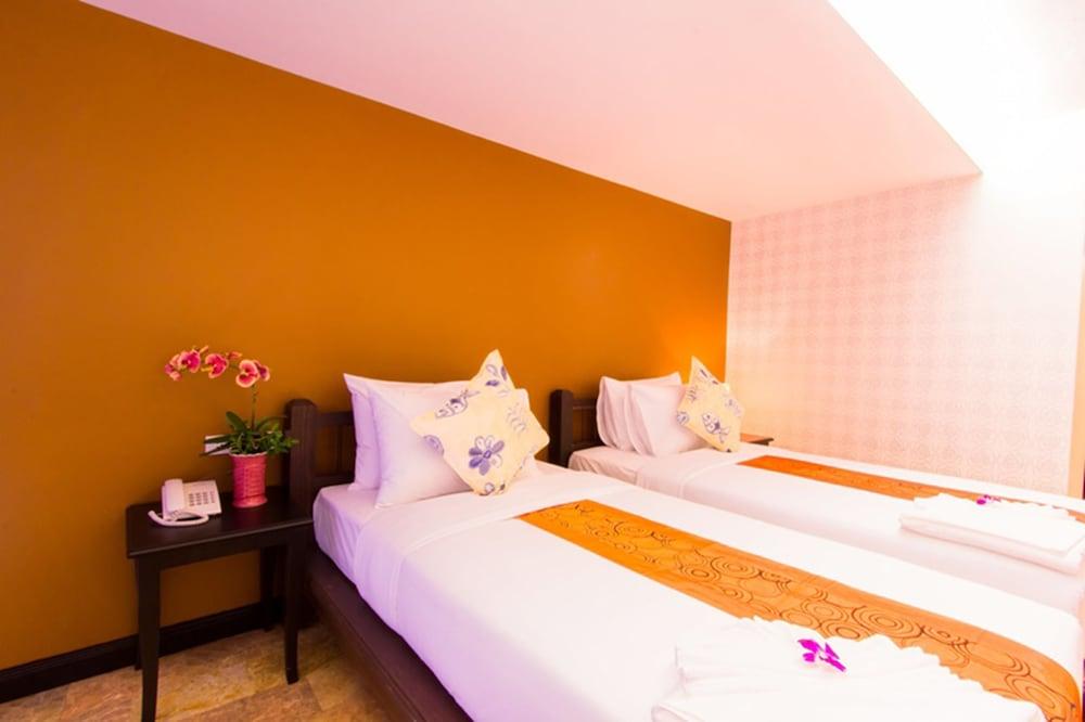 All Together Suite Hotel Bangkok Exterior foto