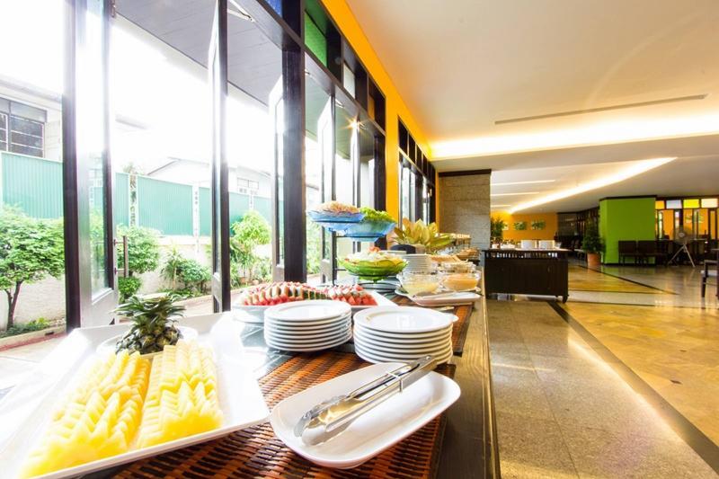 All Together Suite Hotel Bangkok Exterior foto