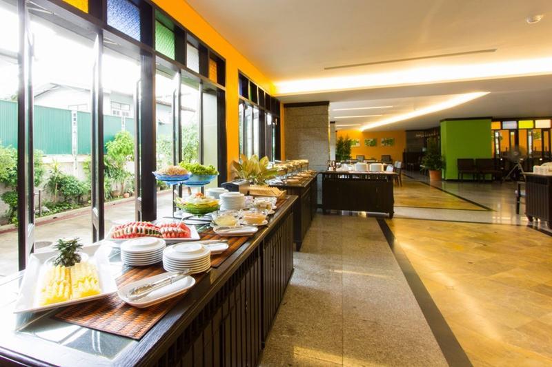 All Together Suite Hotel Bangkok Exterior foto